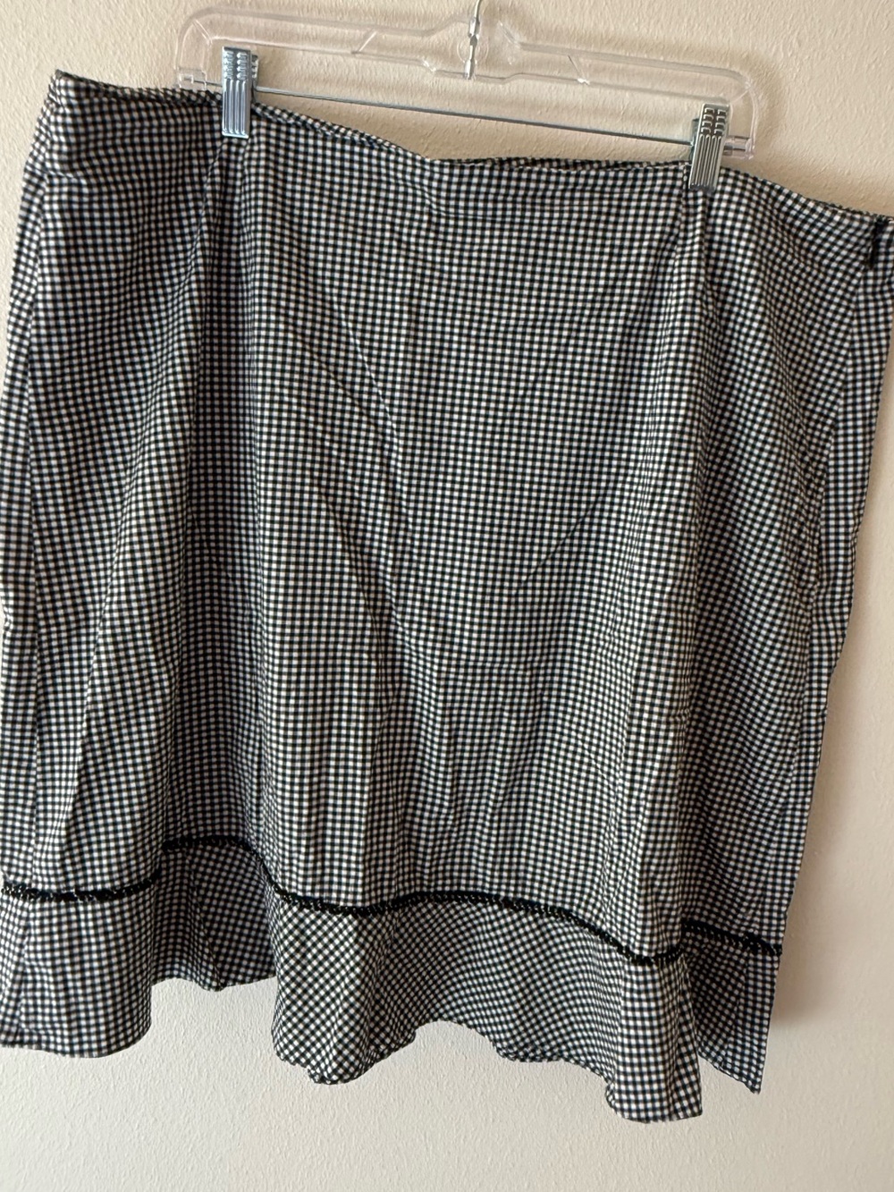 Talbots  20W Black and White Gingham Skirt with Ruffle Hem.97% cotton/3% spandex